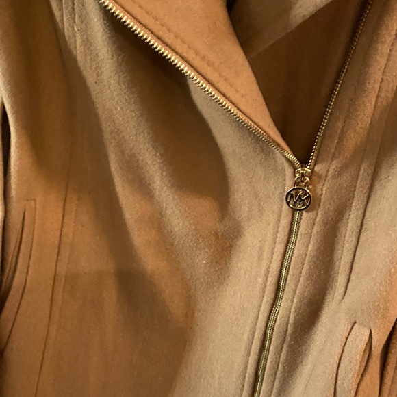 MICHAEL Michael Kors Tan Belted Trench Coat - Picture 11 of 13